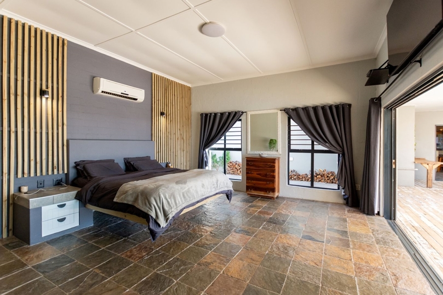 13 Bedroom Property for Sale in Olifantskop Western Cape